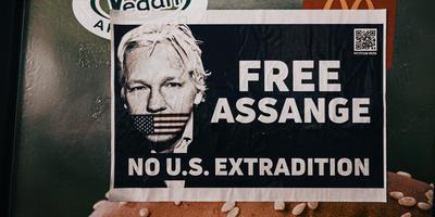 Assange, Bundesvorsitzende, Journalistinnen, Journalisten, Freilassung, Mika, Beuster, Deutschen, Beispiel, Fall