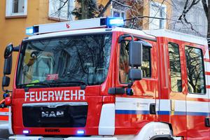 Ratingen, Verkehrsunfall, Oberhausen, Unfallfahrzeug, Feuerwehr, Person, Beifahrer, Eingreifen, Zeugen, Fahrtrichtung
