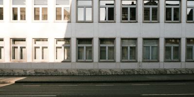 Wohnungstür, Weimar, Päckchen, Zusteller, Weimarer, Montagnachmittag, Altstadt, Mehrfamilienhaus, Adressat, Paket